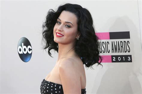 katy perry height|Katy Perry Height: How Tall is The American Singer。